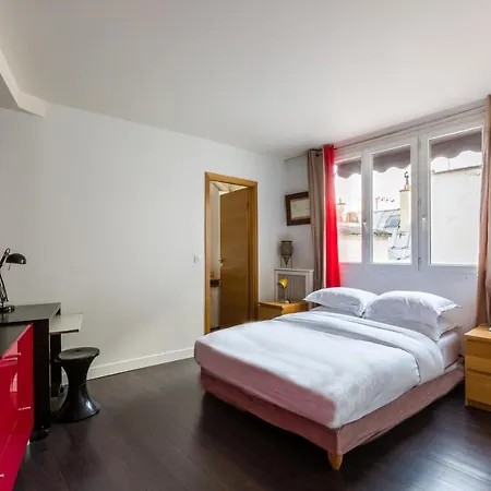Central Studio By The Louvre * Париж