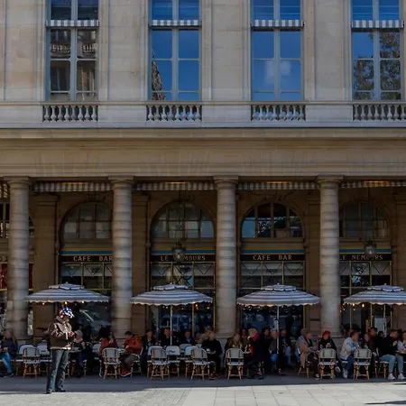 Central Studio By The Louvre Апартаменты