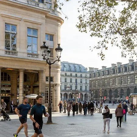 Central Studio By The Louvre Апартаменты Париж