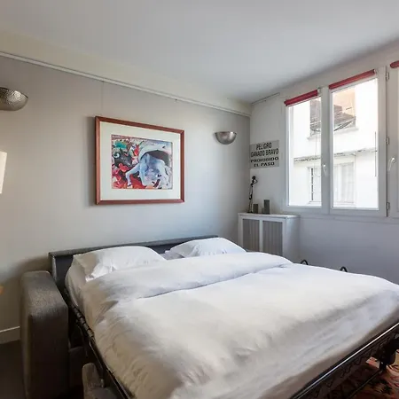 Central Studio By The Louvre Париж